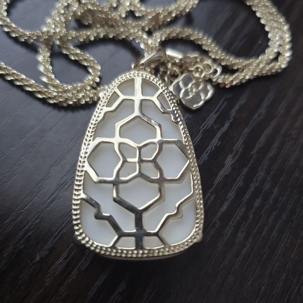 Kendra Scott Iridescent Sandra - Picture 4 of 4